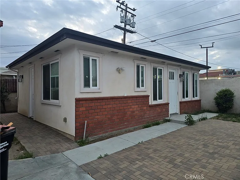 205 E Bencamp St — Photo 2