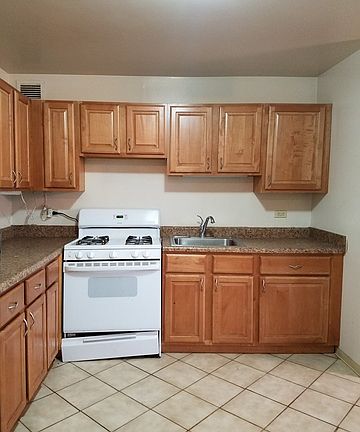 5th image of 4800 S Lake Park Ave APT 510