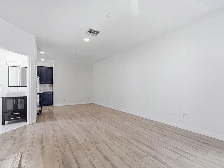 1665 Manning Ave — Photo 9