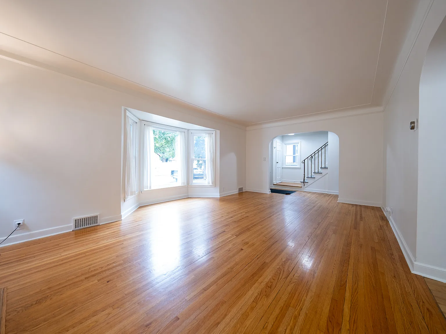 Thomas Avenue, St Paul (1600) LS MG1 - 1 — Photo 3