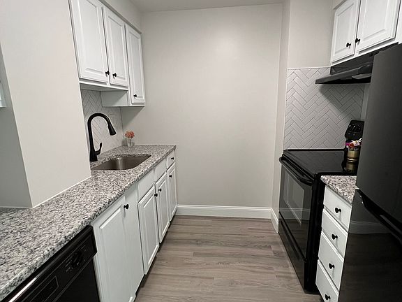 2nd image of 750 Davol St Unit 820