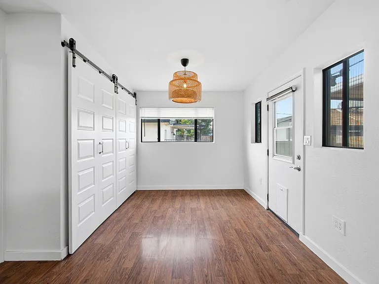 1614 E Roma Ave — Photo 15