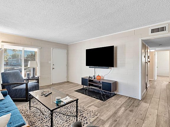 5th image of 107 E Hampton Way