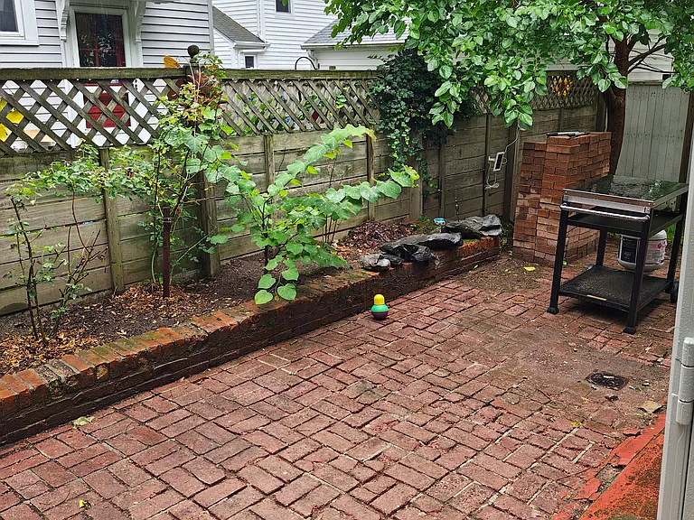 29 Roslyn Ave — Photo 54