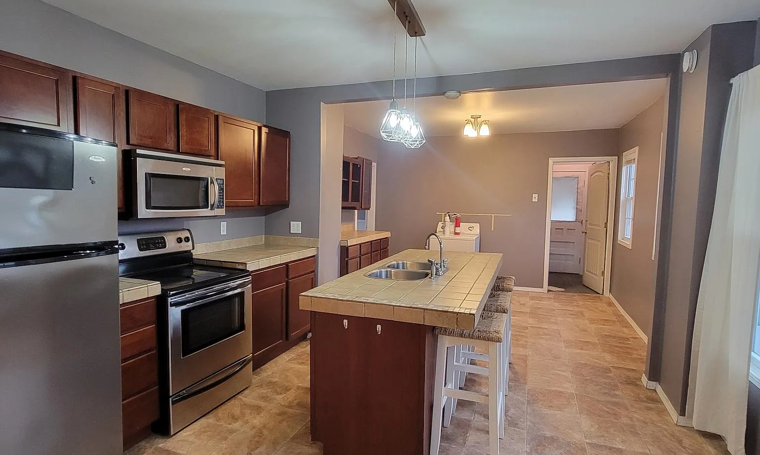 413 N Clinton St — Photo 3