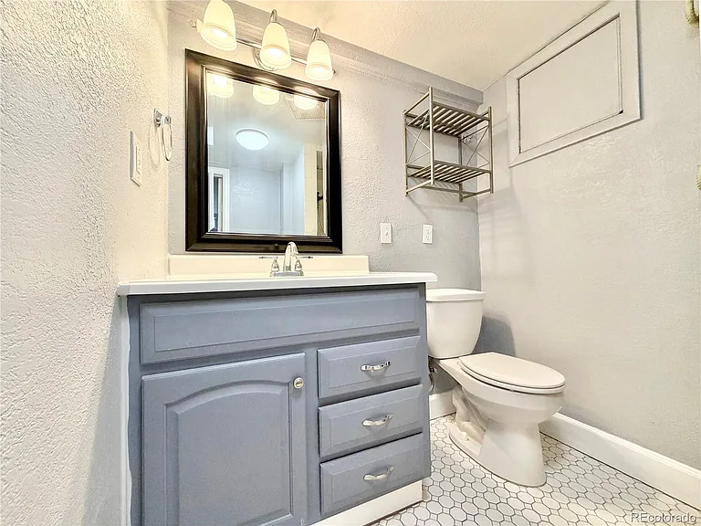1285 W Gill Pl — Photo 27