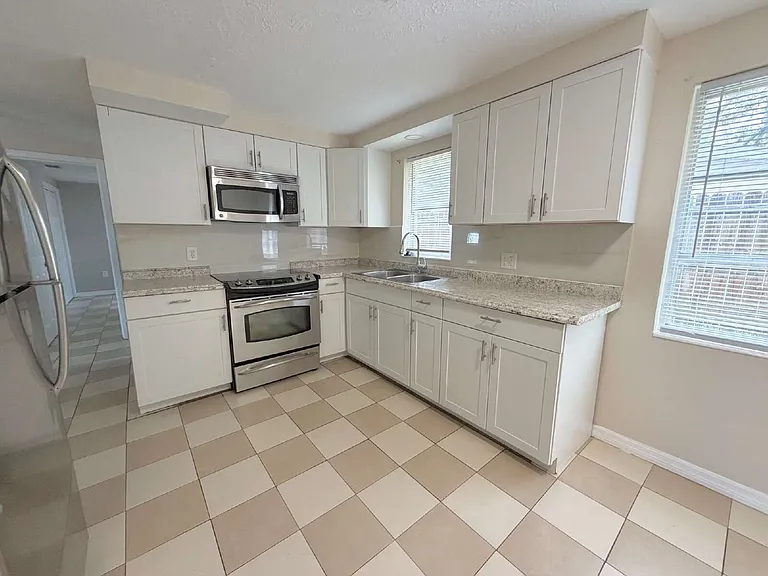 6606 Jackson St — Photo 11