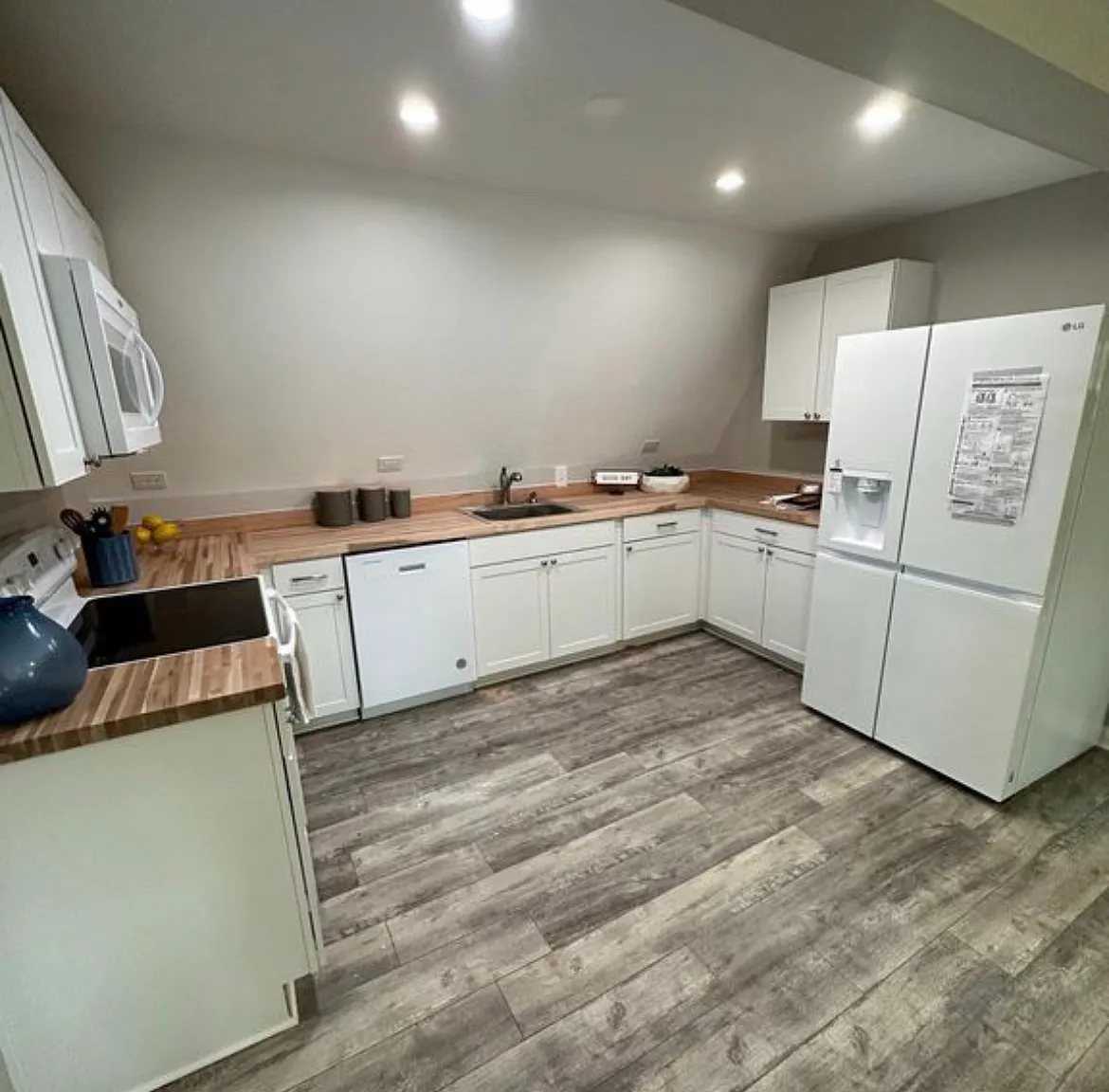 2 bed, 1.5 bath, 674 sqft, $2,010 — Photo 3