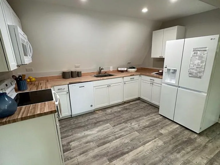 864 Whispering Pine Cir — Photo 3