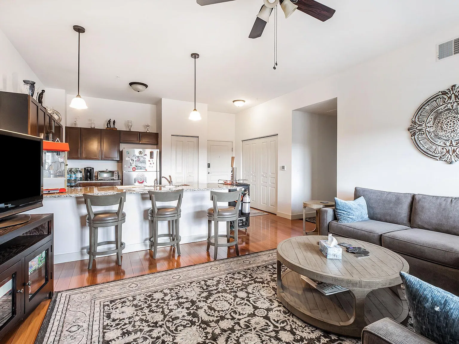 2 bed, 1304 sqft, $2,150 — Photo 2