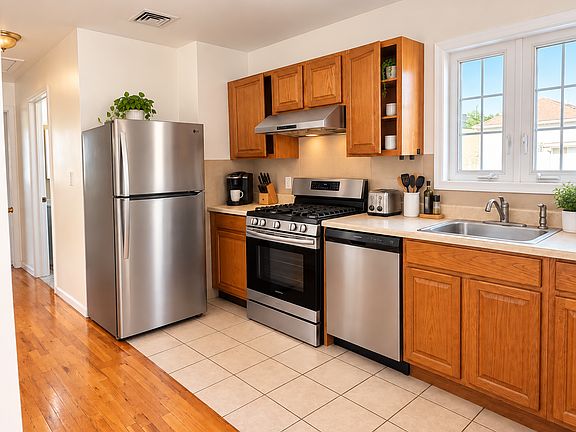 2nd image of 15 Ann St #2