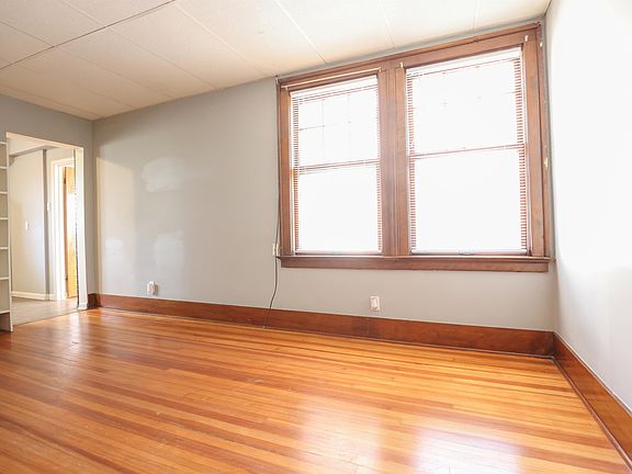 4th image of 115 S 38th Ave #12