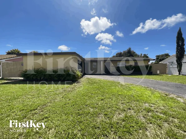 4304 N Shore Dr, West Palm Beach, FL 33407