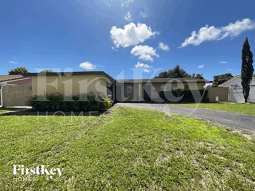 4304 N Shore Dr Photo 1