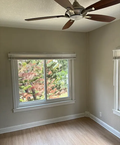 320 S Riverside Dr — Photo 11