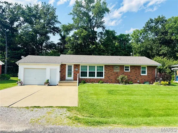 535 W 4th St, Trenton, IL 62293