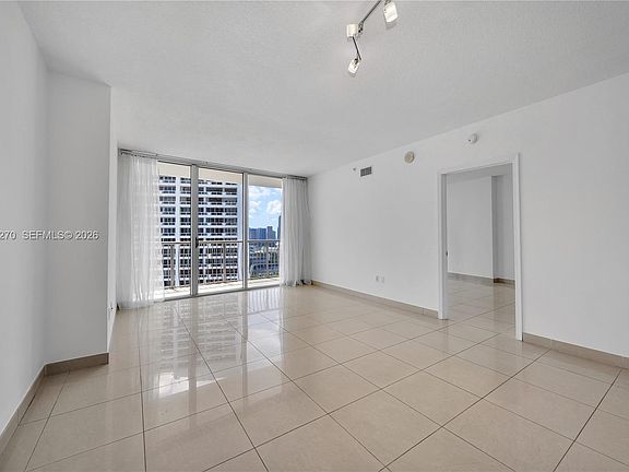 4th image of 1750 N Bayshore Dr APT 2804