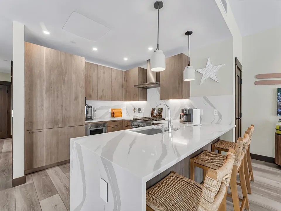 46 Beach Club Dr #902