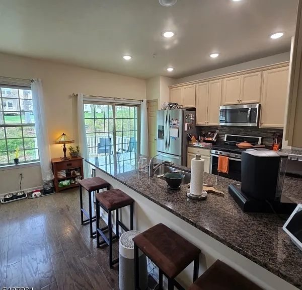 76 Albert Ct — Photo 14
