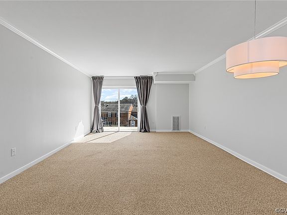 4th image of 35 Rock Garden Ln