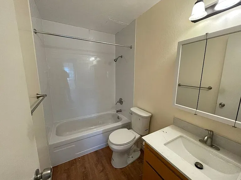 410 Evelyn Ave — Photo 7
