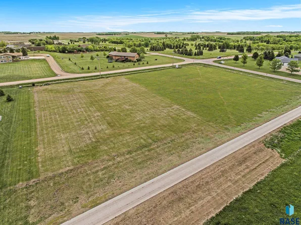 Bob Price Blvd, Madison, SD 57042