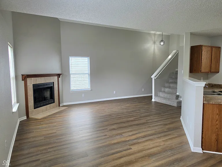 1225 Freemont Ln — Photo 5