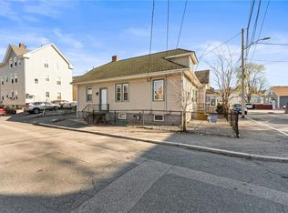 18 Crowninshield St, Providence, RI 02909