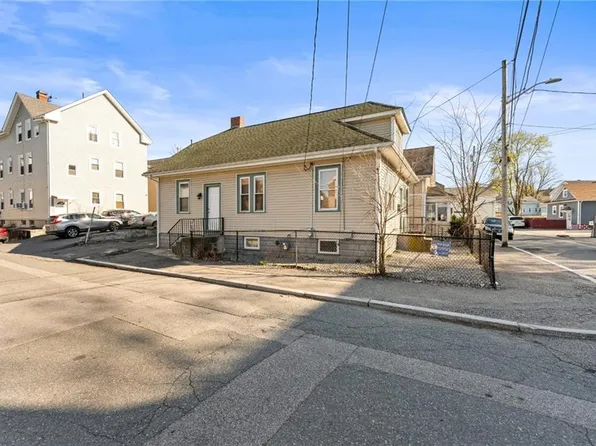 18 Crowninshield St, Providence, RI 02909