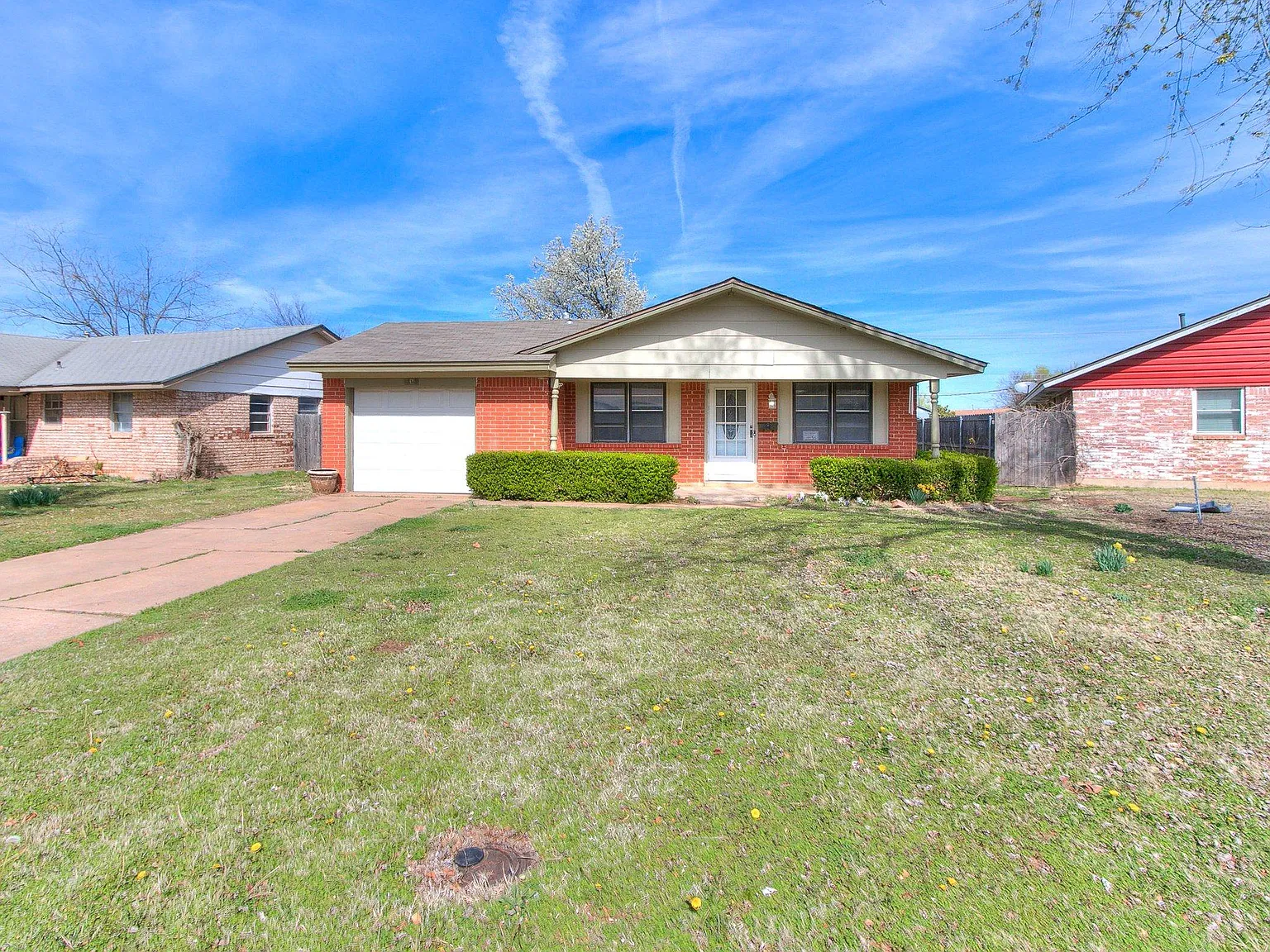 3 bed, 1.5 bath, 895 sqft, $1,050 — Photo 2