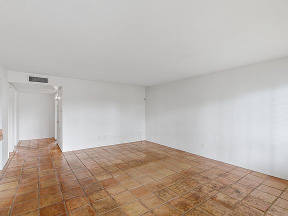 3rd image of 5226 N 20th St Unit B1