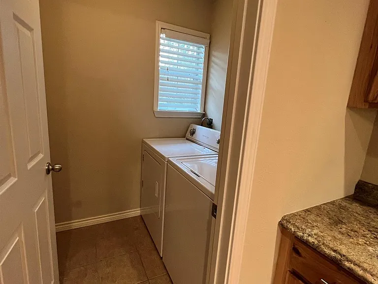 2915 Bushnell Dr — Photo 8