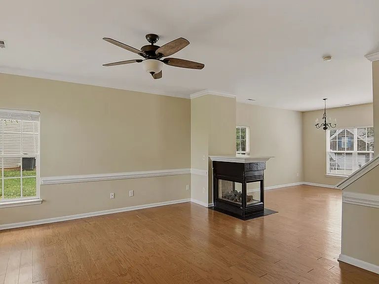 3930 Fountain Village Cir — Photo 4