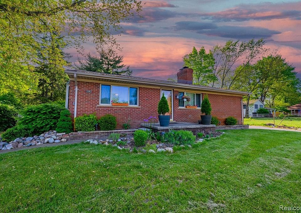3362 Union Lake Rd, Commerce Township, MI 48382 Zillow