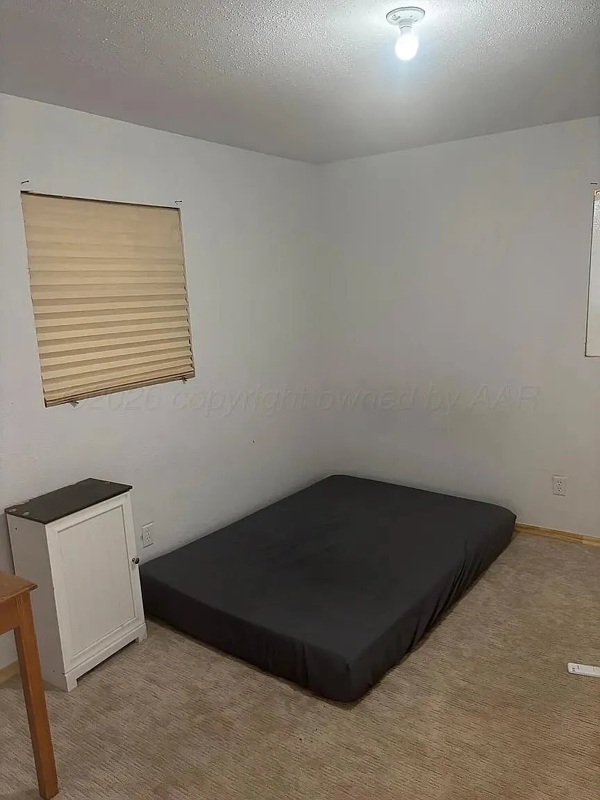 4 bed, 744 sqft, $550 — Photo 4