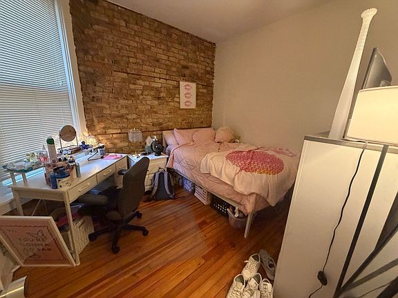 3rd image of 652-54 W Roscoe St #654-204