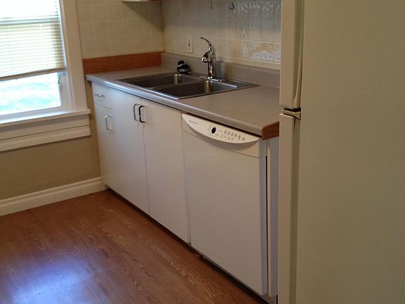 3rd image of 805 8th Ave N