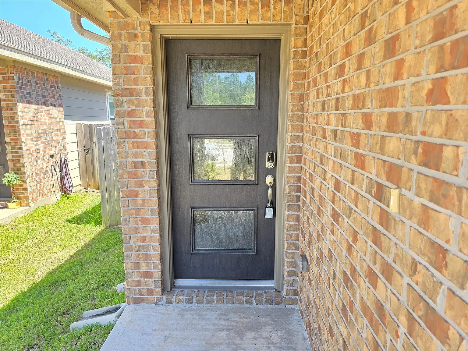 3 bed, 2.0 bath, 1449 sqft, $1,950 — Photo 2