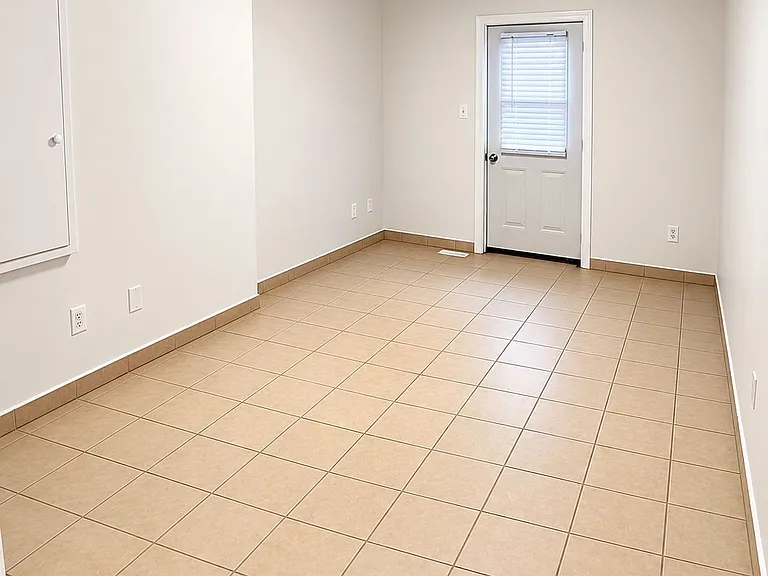 1136 Dufferin St #2 — Photo 5