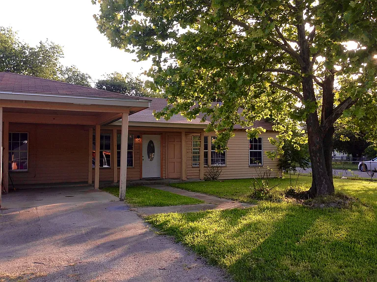 1705 Exterior