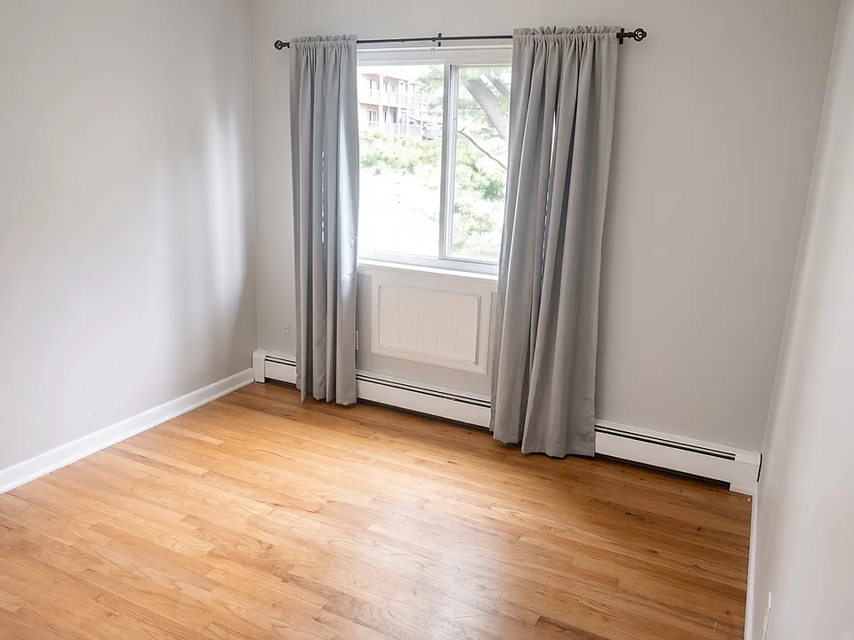 61 N Main St #Q3