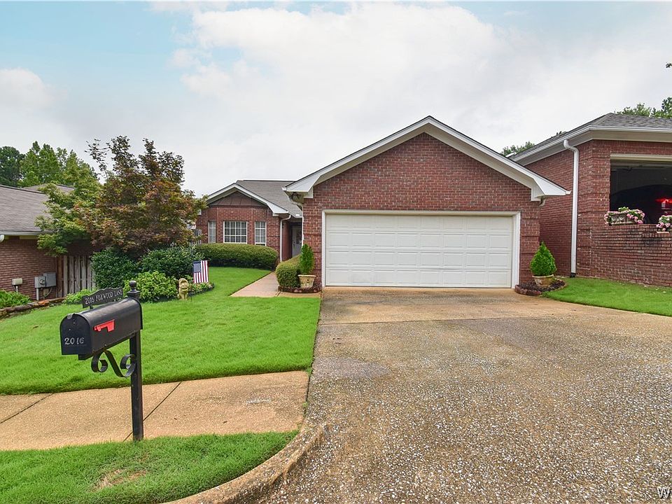 1st image of 2016 Foxwood Ln