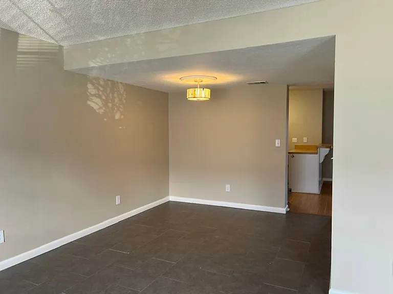 1514 Manor Dr NE — Photo 14