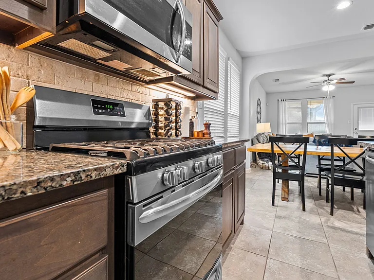 9108 Golden Hollow Ln — Photo 12