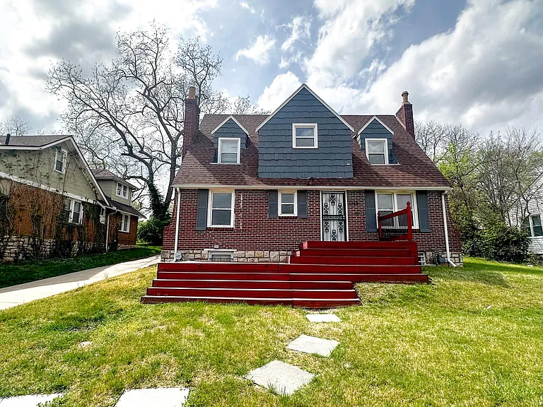 5142 Brooklyn Ave — Photo 1