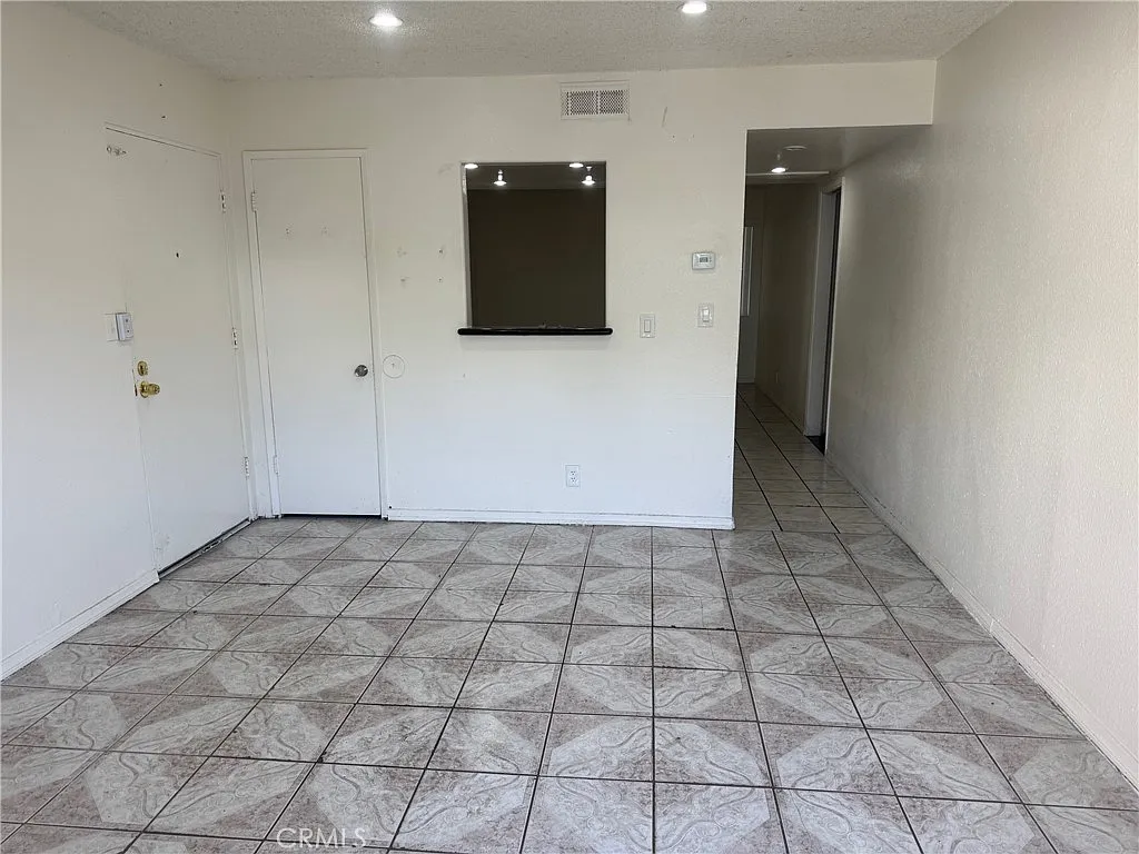 2 bed, 799 sqft, $2,295 — Photo 2