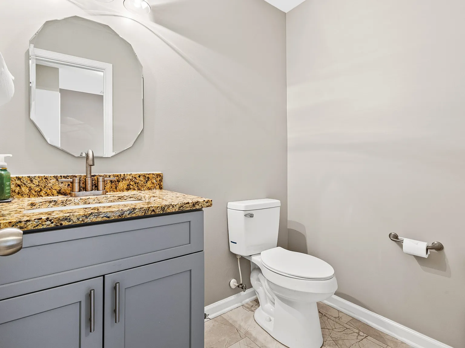 3 bed, 3.5 bath, 2268 sqft, $2,500 — Photo 4