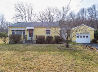 27 Railroad Ave, Califon, NJ 07830