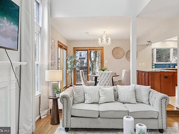 5th image of 8413 Hollis Ln