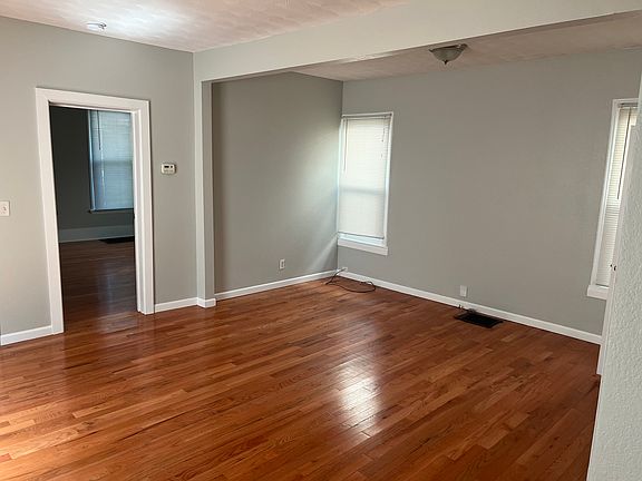 3rd image of 42 Lexington Ave NW APT 1